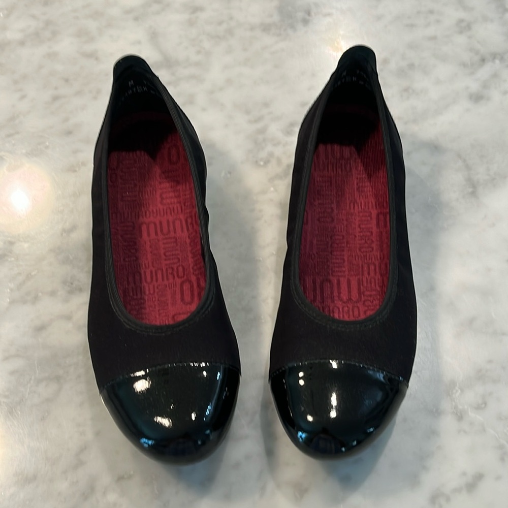 Munro Women’s Black Shoes; Size 7M